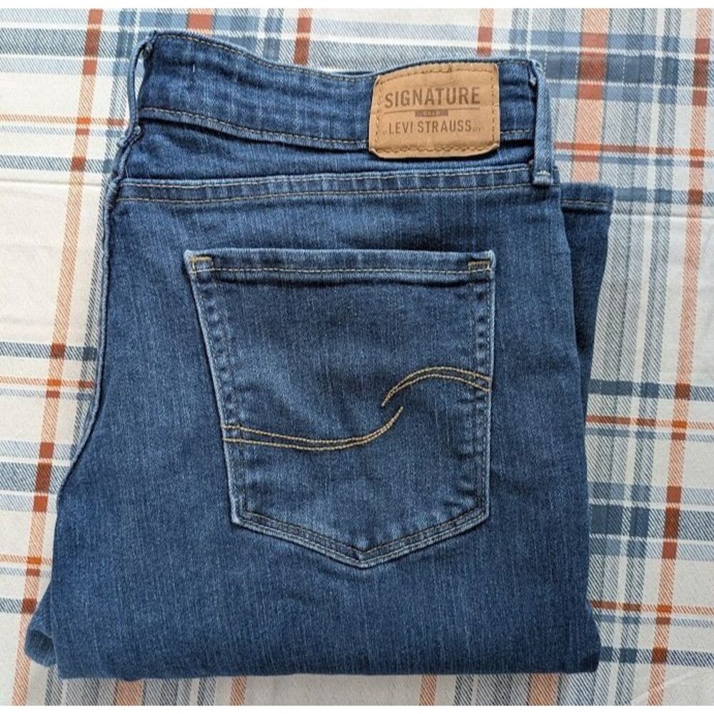 Women's Levi's Jeans Size 10 Long | Straight Leg, Mid Rise, Signature Gold label
